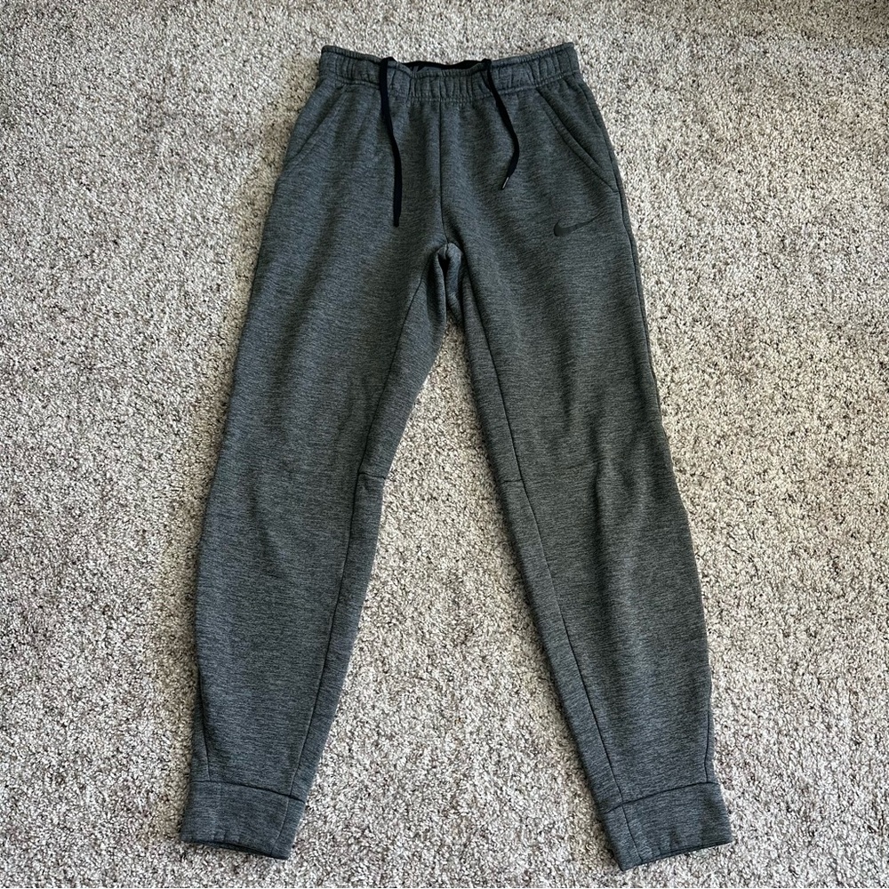 Nike Therma Training Pants Gray Sweatpants Mens Small Drawstring Comfort Pockets